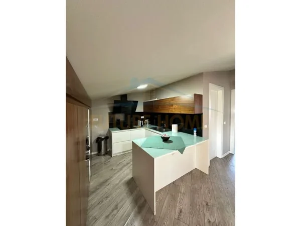 Tirane, jepet me qera apartament 2+1+Ballkon, Kati 2, 90 m² 1,200 € (Rruga Vilave)