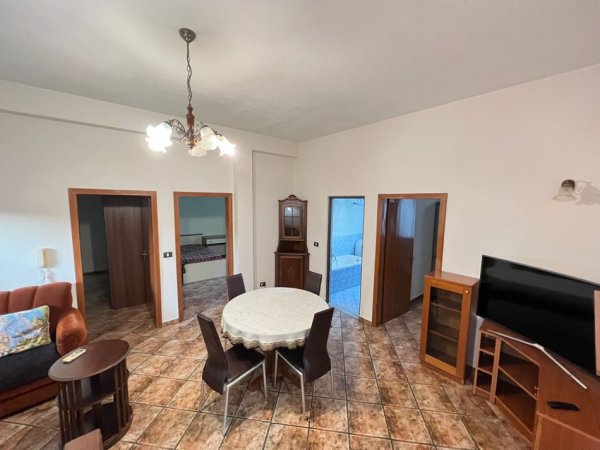 Tirane, jepet me qera apartament 2+1, Kati 2, 90 m² 450 € (Rruga e Durresit)