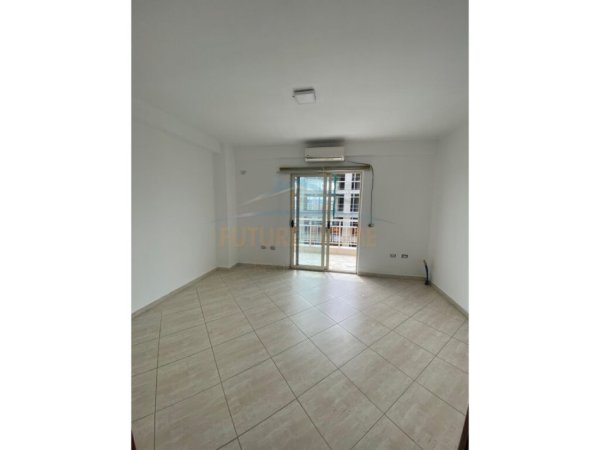 Tirane, jepet me qera apartament 2+1, Kati 7, 107 m² 600 € 