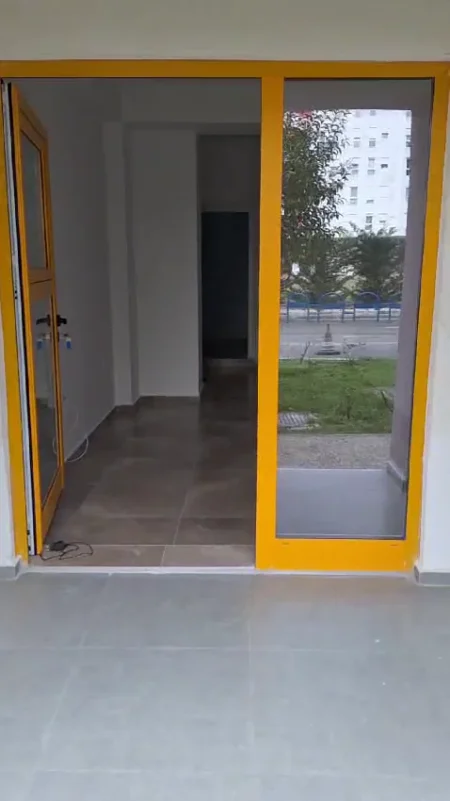 Tirane, ambjent biznesi , Kati 1, 33 m² 300 € 