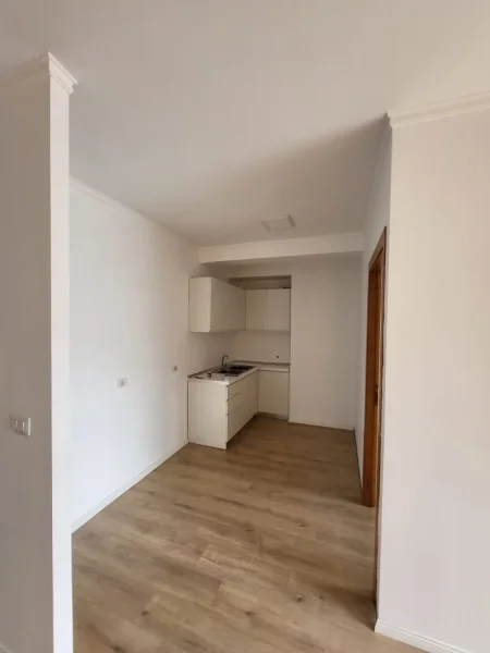 Tirane, jepet me qera zyre , Kati 2, 100 m² 600 € (Muhamet gjollesha)