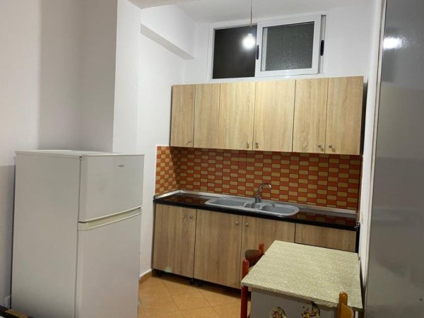 Tirane, jepet me qera apartament 1+1, Kati 1, 40 m² 300 € 