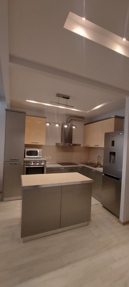 Tirane, jepet me qera apartament 2+1+Ballkon, Kati 7, 107 m² 500 € (Mikel Maruli Astir)