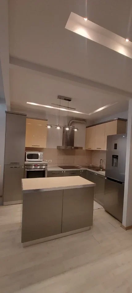 Tirane, jepet me qera apartament 2+1+Ballkon, Kati 7, 107 m² 500 € (Mikel Maruli Astir)