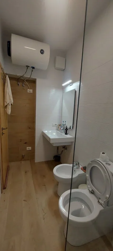 Tirane, jepet me qera apartament 2+1+Ballkon, Kati 7, 107 m² 500 € (Mikel Maruli Astir)