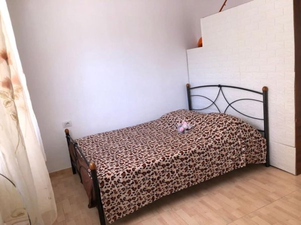 Tirane, jepet me qera garsonier 1+1, Kati 1, 40 m² 300 € (Allias)