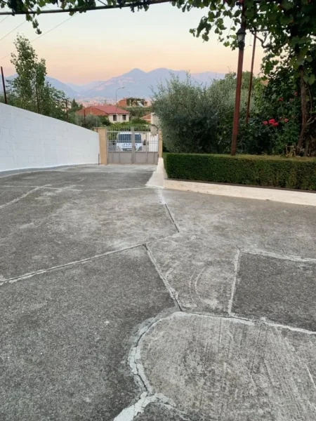 Tirane, shitet toke , , 2,000 m² 300,000 € 