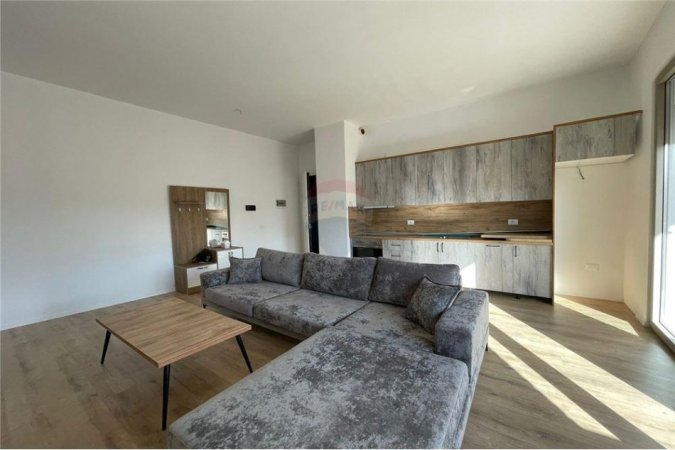 Tirane, jepet me qera apartament 1+1, Kati 8, 73 m² 600 € (APARTAMENT 1+1 PER QERA TEK KOMPLEKSI DELIJORGJI)
