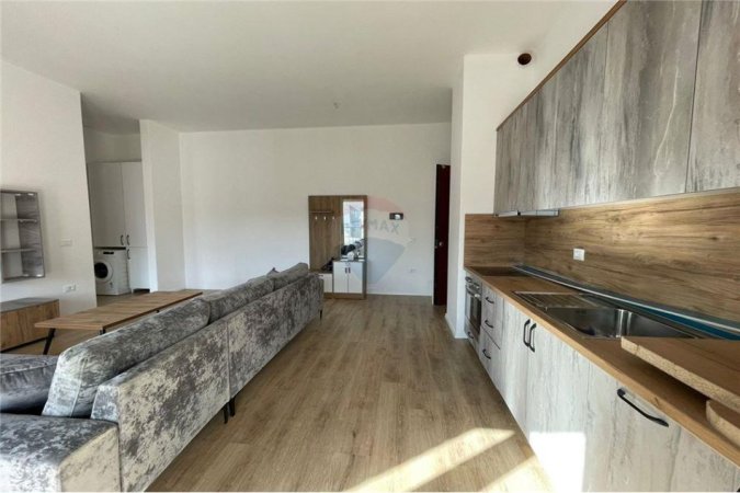 Tirane, jepet me qera apartament 1+1, Kati 8, 73 m² 600 € (APARTAMENT 1+1 PER QERA TEK KOMPLEKSI DELIJORGJI)