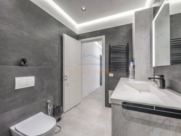 Tirane, shitet apartament 1+1, Kati 8, 64 m² 205,000 € (RRUGA E BARRIKADAVE)