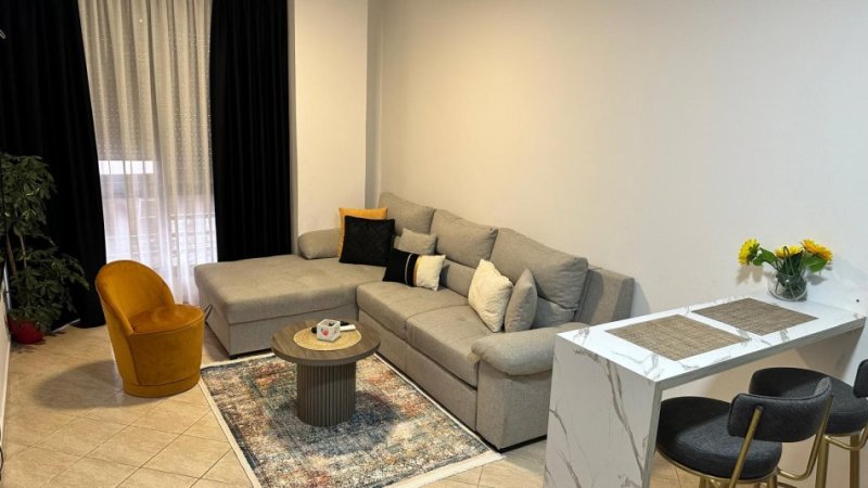 Tirane, jepet me qera apartament 1+1, Kati 1, 40 € (Rruga Tafaj)