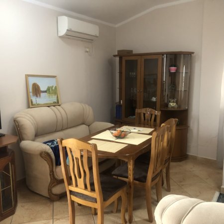 Tirane, jepet me qera apartament+verande | Penthouse 2+1+Ballkon, Kati 5, 100 m² 60 € (Rruga Tafaj)