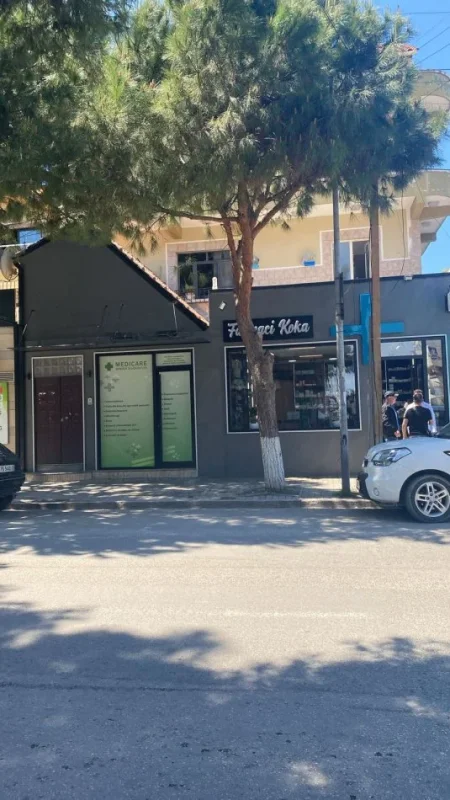 Durres, jepet me qera ambjent biznesi , , 174 m² 800 € (Spitali, Durres)