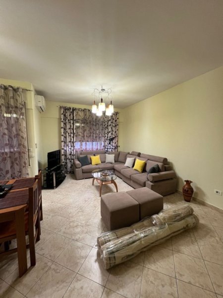 Tirane, jepet me qera apartament 2+1, Kati 3, 100 m² 650 € (KOMUNA E PARISIT)