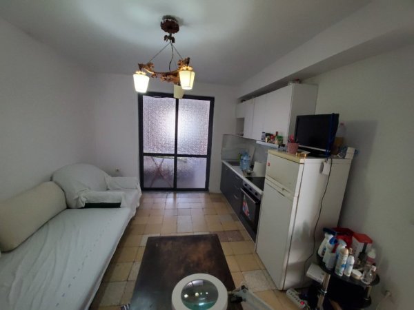 Tirane, jepet me qera apartament 1+1, Kati 5, 50 m² 350 € 