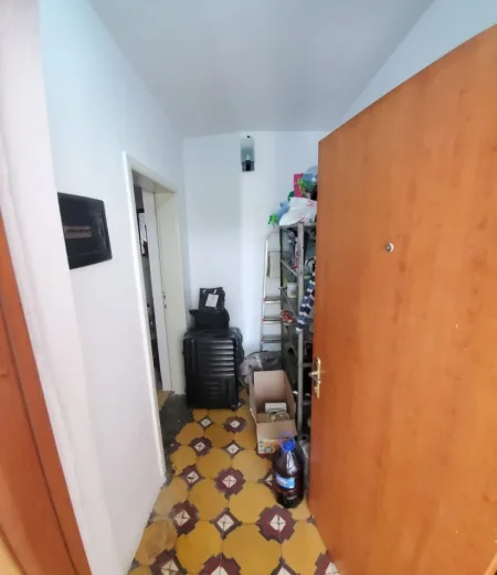 Tirane, jepet me qera apartament 1+1, Kati 5, 50 m² 350 € te Brryli