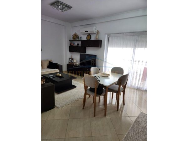 Tirane, jepet me qera 1+1, , 70 m² 400 € (fresk)