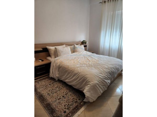 Tirane, jepet me qera 1+1, , 70 m² 400 € (fresk)