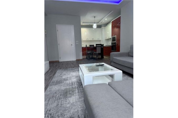 Tirane, jepet me qera apartament 3+1, , 125 m² 650 € (Komuna e Parisit)