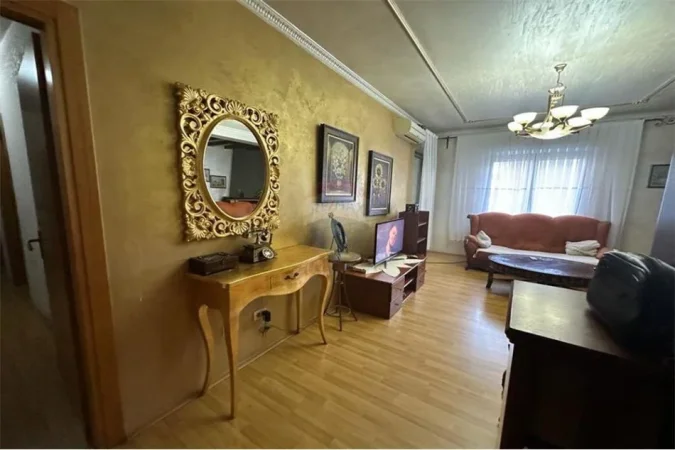 Tirane, jepet me qera apartament 3+1+Aneks+Ballkon, Kati 2, 140 m² 900€ (Zogu i zi - Perball Ring Center)