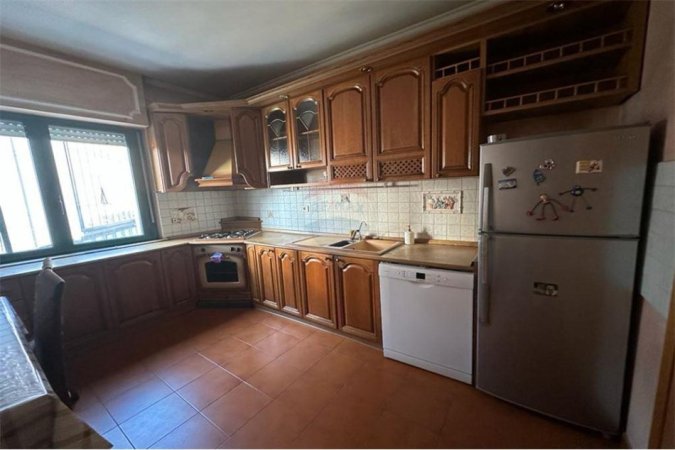 Tirane, jepet me qera apartament 3+1+Aneks+Ballkon, Kati 2, 140 m² 900€ (Zogu i zi - Perball Ring Center)