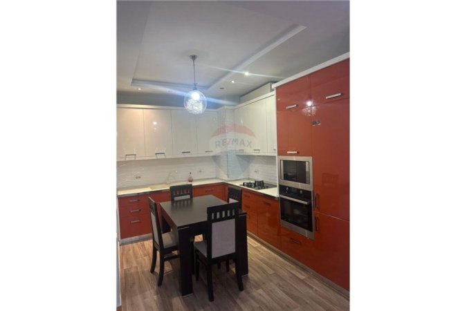 Tirane, apartament , Kati 5, 125 m² 650 € 