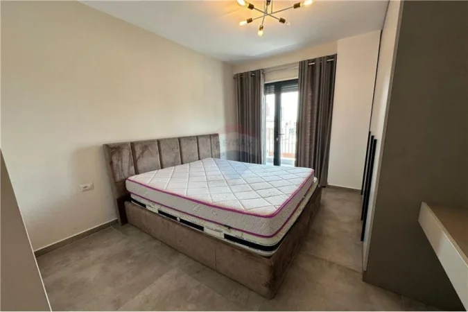Tirane, jepet me qera apartament 1+1+Aneks+Ballkon, Kati 7, 80 m² 700 € (Rruga e Elbasanit,)
