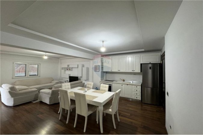 Tirane, jepet me qera apartament 2+1+Aneks+Ballkon, Kati 3, 120 m² 500 € (Laprakë,)