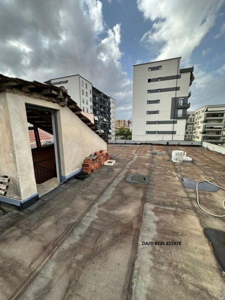 Tirane, shes shtepi 3+1+Aneks+Ballkon, Kati 3, 110 m² (Perball Kinostudios,Tirane)