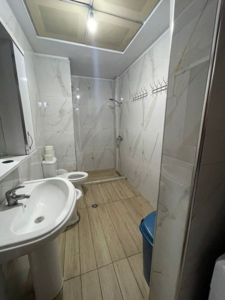 Tirane, jepet me qera apartament 2+1+Ballkon, Kati 6, 100 m² 500 € (Rruga e Kavajes)