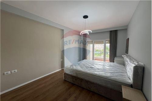 Tirane, jepet me qera apartament 2+1, , 135 m² 850 € (Rruga Bilal Sina - Kopshti Zoologjik, Shqipëri)