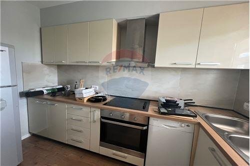 Tirane, jepet me qera apartament 2+1, , 135 m² 850 € (Rruga Bilal Sina - Kopshti Zoologjik, Shqipëri)