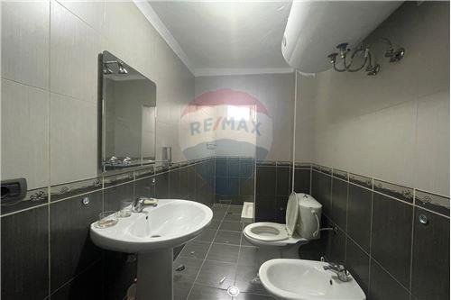 Tirane, jepet me qera apartament 2+1, Kati 4, 65 m² 400 € (Bulevardi &quot;Zhan D&#039;Ark&quot; - Brryli - Materniteti i Ri, Shqipëri)