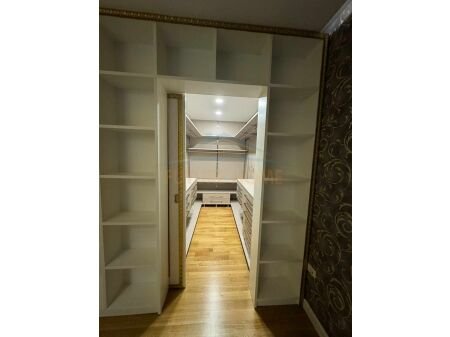 Tirane, jepet me qera apartament 2+1, Kati 5, 120 m² 900 € (Rruga e Kavajes, prane Kompleksit Delijorgji)