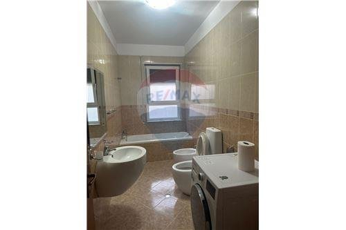 Tirane, jepet me qera apartament 3+1, Kati 5, 125 m² 650 € (Komuna e Parisit, Albania)