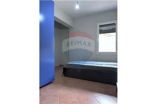 Tirane, jepet me qera apartament 3+1, Kati 5, 125 m² 650 € (Komuna e Parisit, Albania)