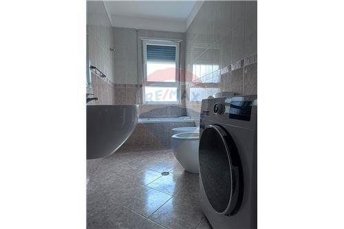 Tirane, jepet me qera apartament 3+1, Kati 5, 125 m² 650 € (Komuna e Parisit, Albania)