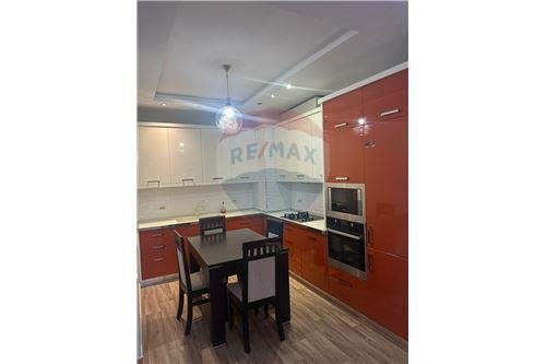 Tirane, jepet me qera apartament 3+1, Kati 5, 125 m² 650 € (Komuna e Parisit, Albania)