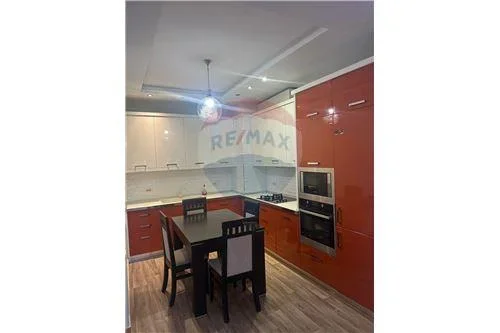 Tirane, jepet me qera apartament 3+1, Kati 5, 125 m² 650 € (Komuna e Parisit, Albania)
