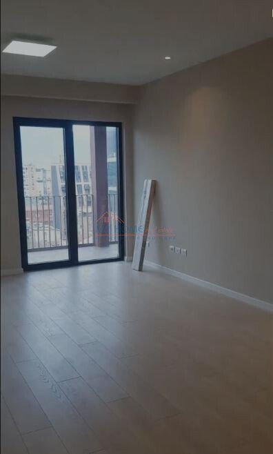 Tirane, jepet me qera zyre , Kati 10, 161 m² 1,400 € (RRuga e Kavajes)