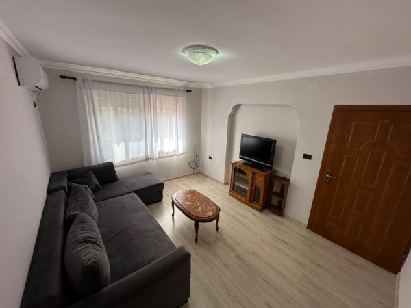 Tirane, jepet me qera apartament 1+1+Aneks+Ballkon, Kati 4, 550 € (MYSLYM SHYRI)