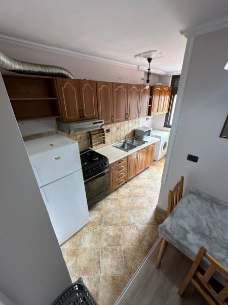 Tirane, jepet me qera apartament 1+1+Aneks+Ballkon, Kati 4, 550 € (MYSLYM SHYRI)