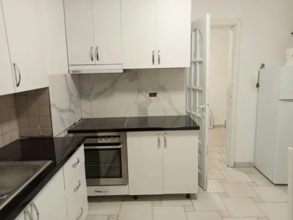 Tirane, jepet me qera apartament 2+1, Kati 2, 70 m² 400 € (telo ndini)