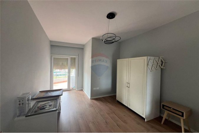 Tirane, jepet me qera apartament 2+1+Ballkon, , 150 m² 850 € (Apartament 2+1+2 tek Kopshti Zoologjik !)