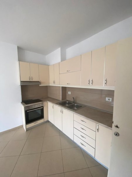 Tirane, jepet me qera apartament 2+1+Ballkon, Kati 3, 110 m² 450 € (Loni Ligori Astir)