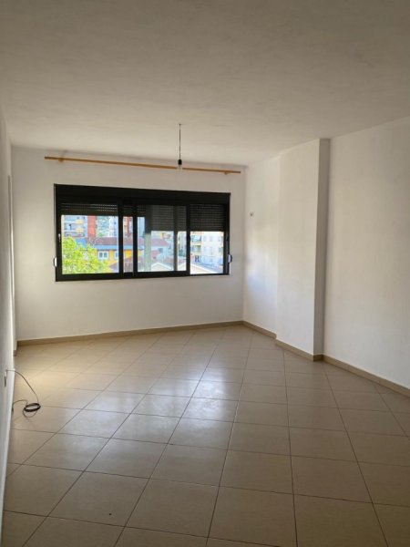 Tirane, jepet me qera apartament 2+1+Ballkon, Kati 3, 110 m² 450 € (Loni Ligori Astir)