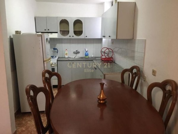 Tirane, shitet apartament 1+1, Kati 3, 60 m² 80,000 € (Rruga Ali Demi)