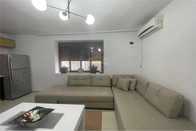 Tirane, jepet me qera apartament 2+1, Kati 4, 65 m² 400 € (Apartament 2+1 me qira prane Maternitetit te Ri!)