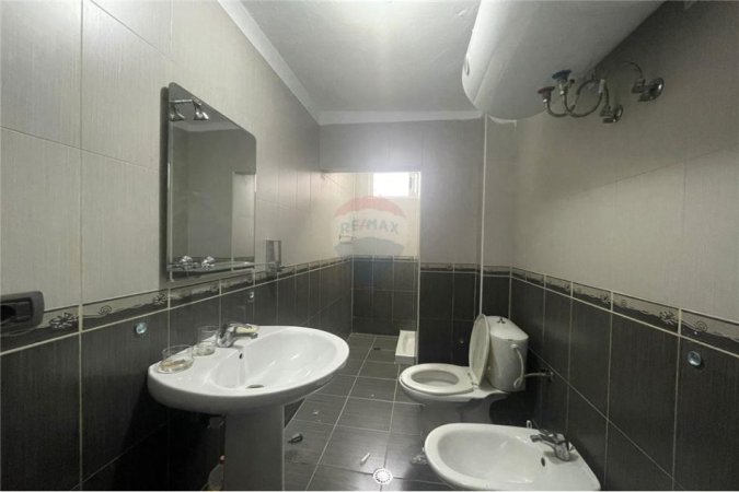 Tirane, jepet me qera apartament 2+1, Kati 4, 65 m² 400 € (Apartament 2+1 me qira prane Maternitetit te Ri!)