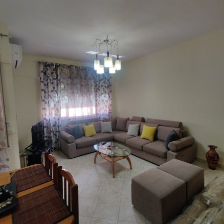 Tirane, jepet me qera apartament 2+1, Kati 3, 100 m² 650 € (KRISTAL CENTER)